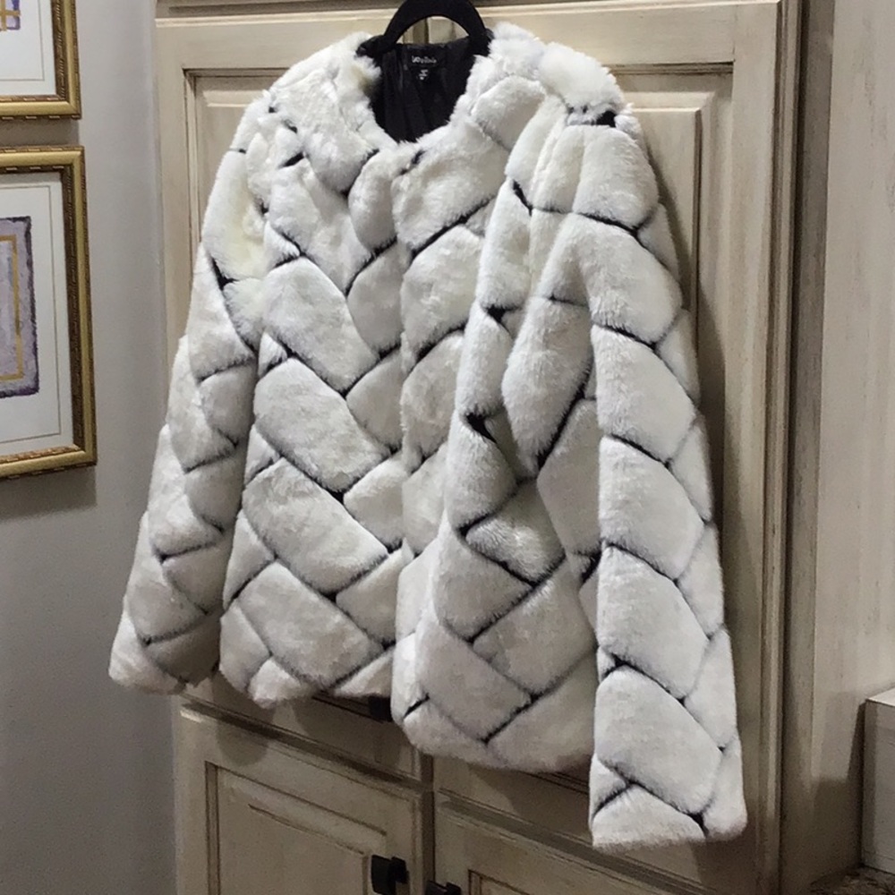 Lea & Viola White Black Faux Fur Teddy Jacket, Excellent Condition $325